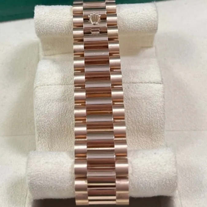 Rolex Day-Date 40 Pink Never worn - Model View