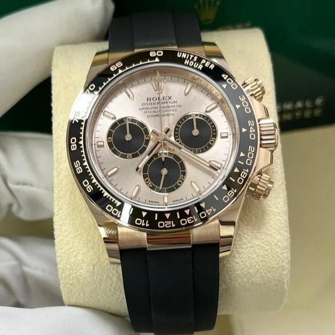 Rolex Daytona 40mm Black Never worn - Box View