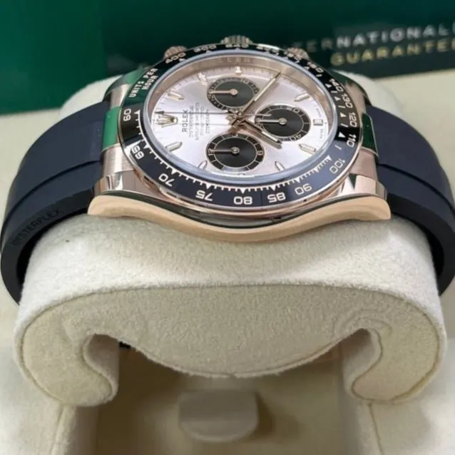 Rolex Daytona 40mm Black Never worn - Inside View