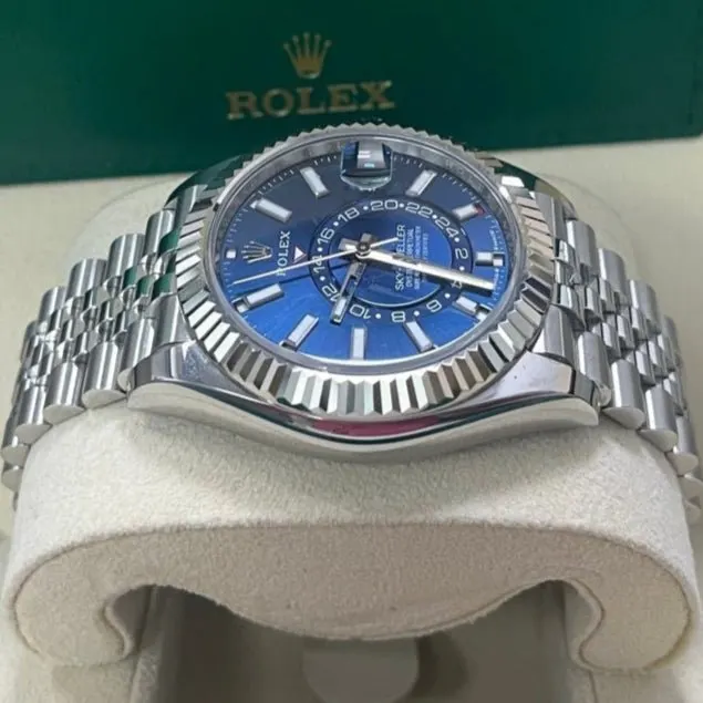 Rolex Sky-Dweller 42mm Blue Never worn - Back View