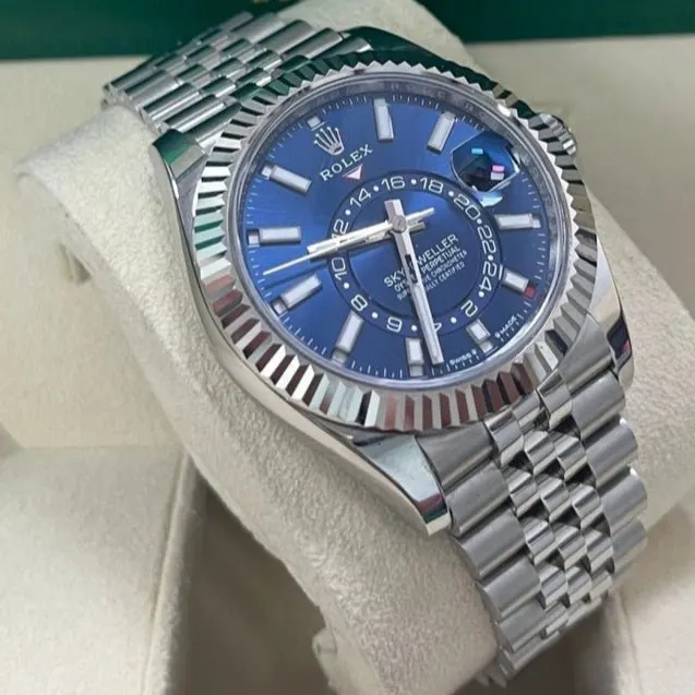 Rolex Sky-Dweller 42mm Blue Never worn - Inside View