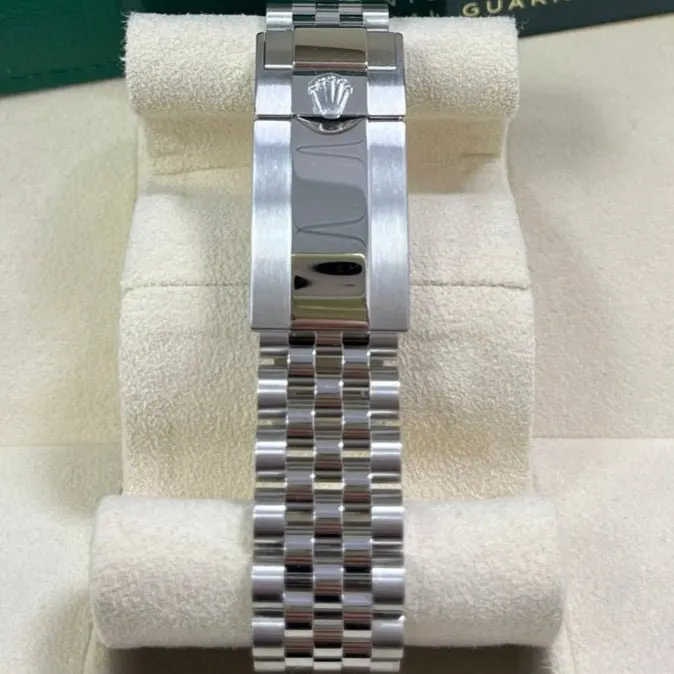 Rolex GMT-Master II 40mm Black Never worn - Model View