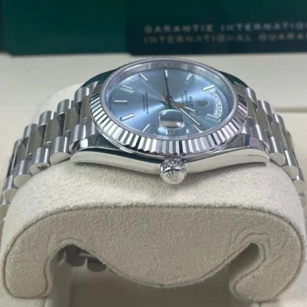Rolex Day-Date 40 Blue Never worn - Model View