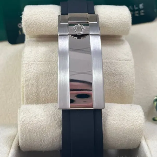 Rolex Daytona 40mm Black Never worn - Model View