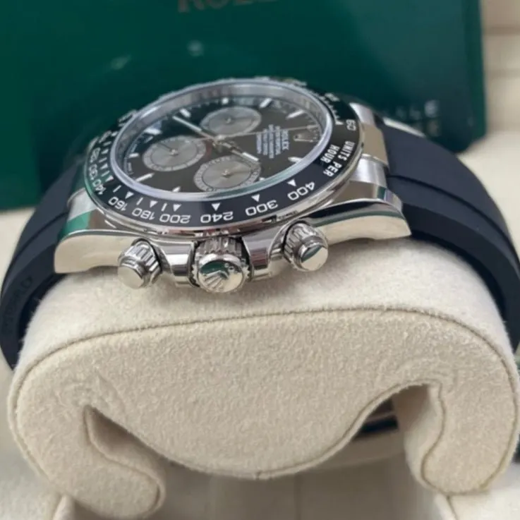 Rolex Daytona 40mm Black Never worn - Box View