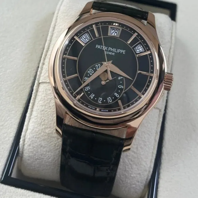 Patek Philippe Annual Calendar Green Dial Annual Calendar 5205R - COMPLICATIONS SELF-WINDING Rose Gold 40mm Pink Never worn - Model View