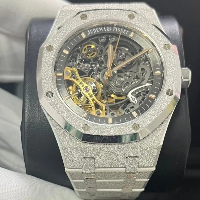 Audemars Piguet Royal Oak 41mm Gold Never worn - Model View