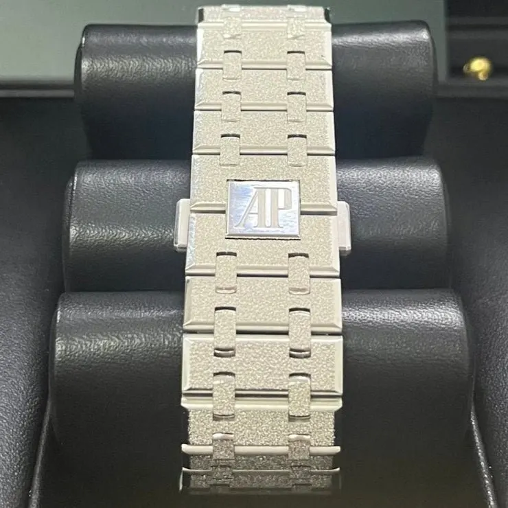 Audemars Piguet Royal Oak 41mm Gold Never worn - Box View