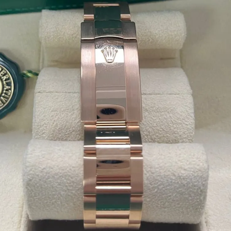 Rolex Sky-Dweller 42mm Pink Never worn - Inside View