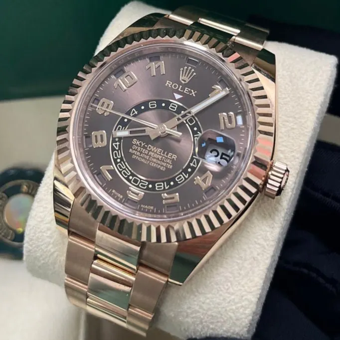 Rolex Sky-Dweller 42mm Pink Never worn - Model View