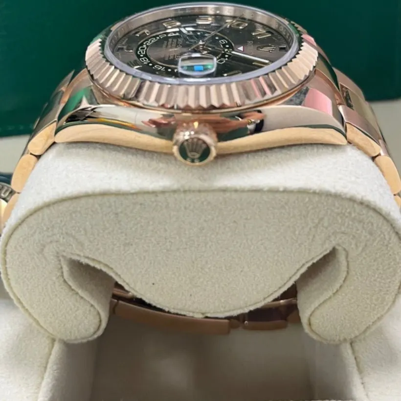 Rolex Sky-Dweller 42mm Pink Never worn - Box View
