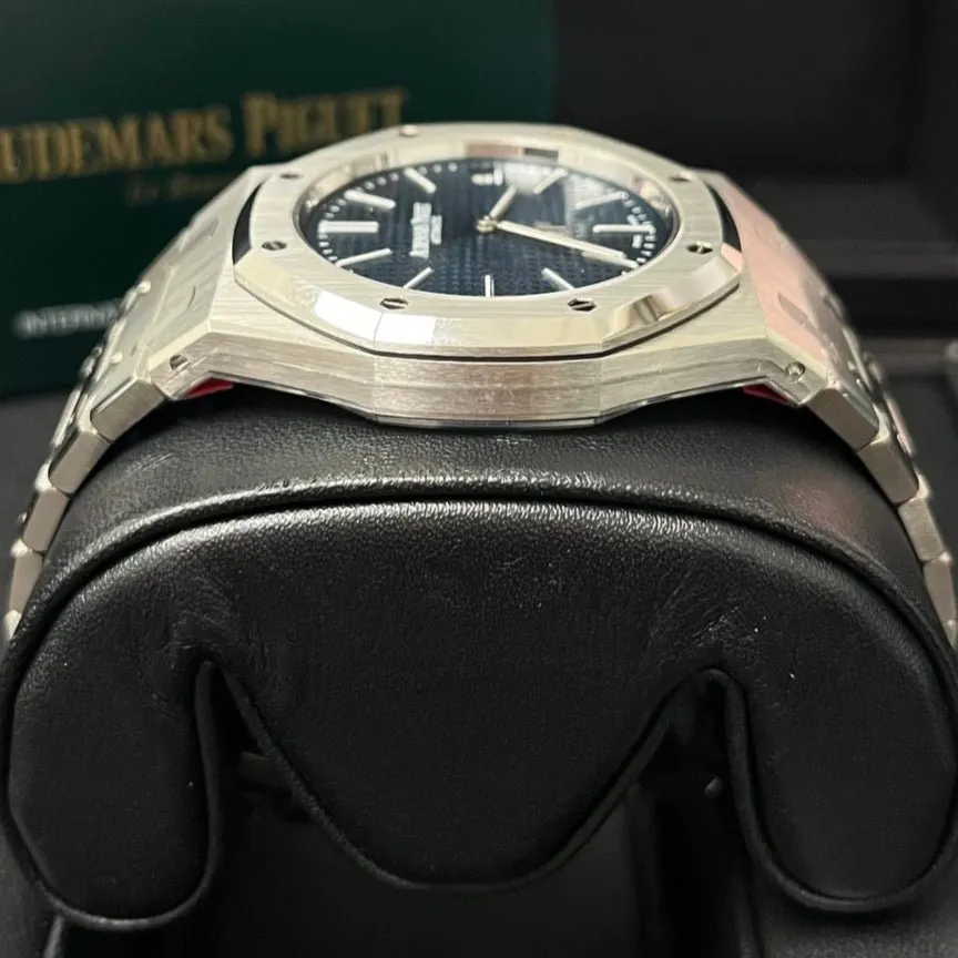 Audemars Piguet Royal Oak 39mm Blue Never worn - Inside View