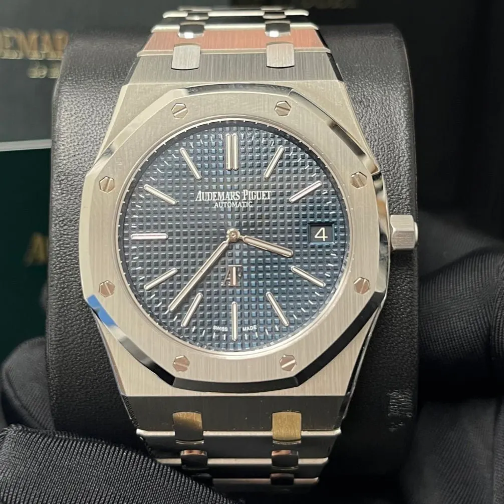 Audemars Piguet Royal Oak 39mm Blue Never worn - Box View