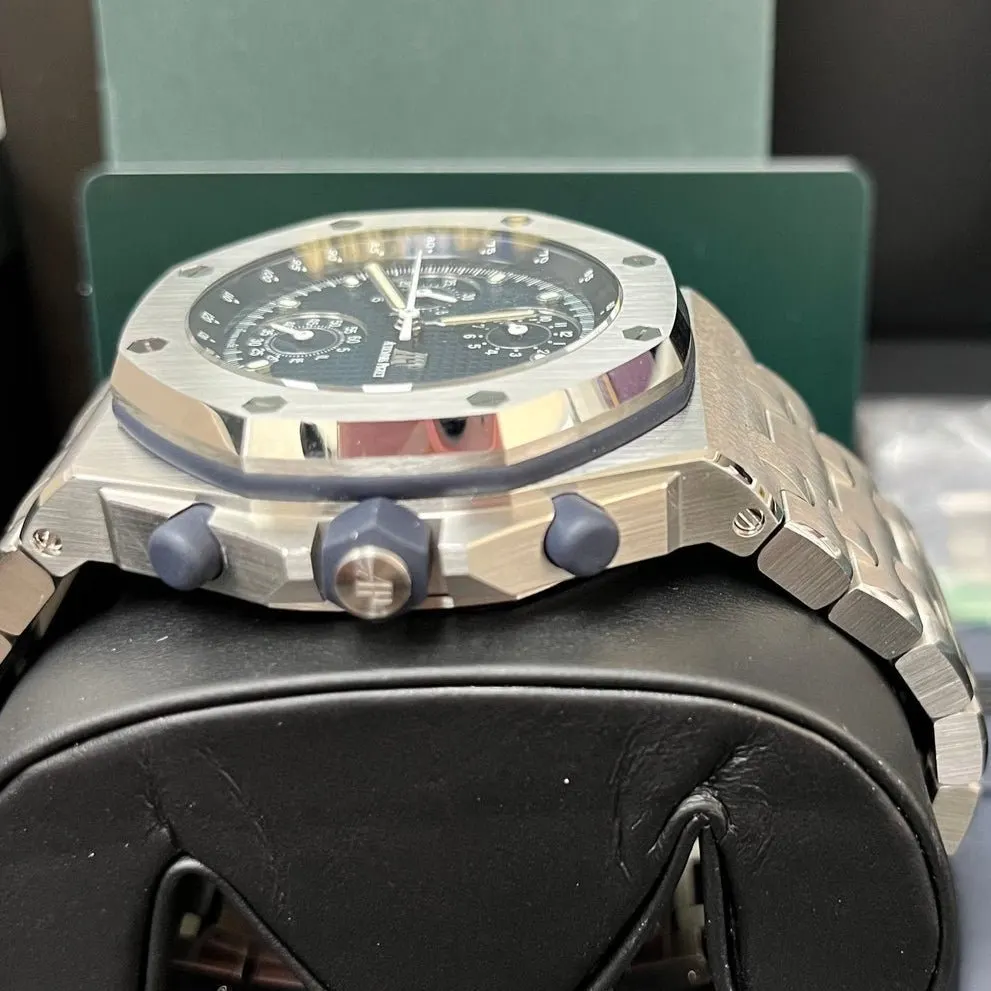 Audemars Piguet Royal Oak Offshore 42mm MultiColor Never worn - Model View