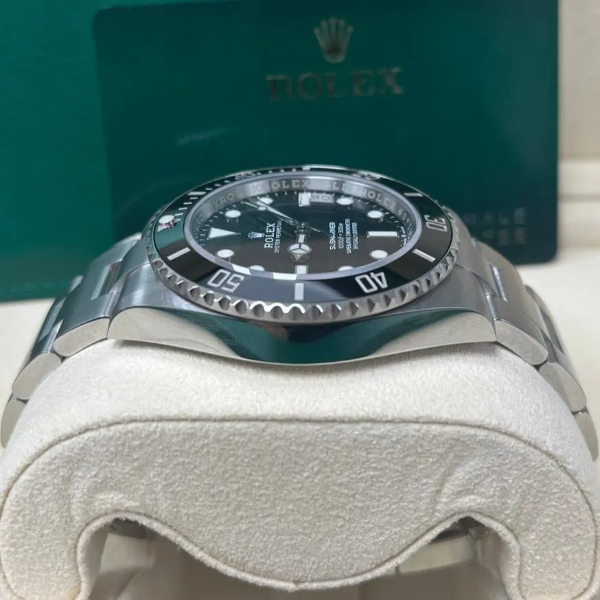 Rolex Submariner 41mm Black Never worn - Inside View