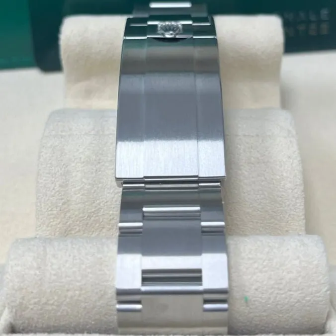 Rolex Submariner 41mm Black Never worn - Box View