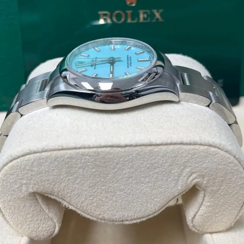 Rolex Oyster Perpetual 31mm Blue Never worn - Box View