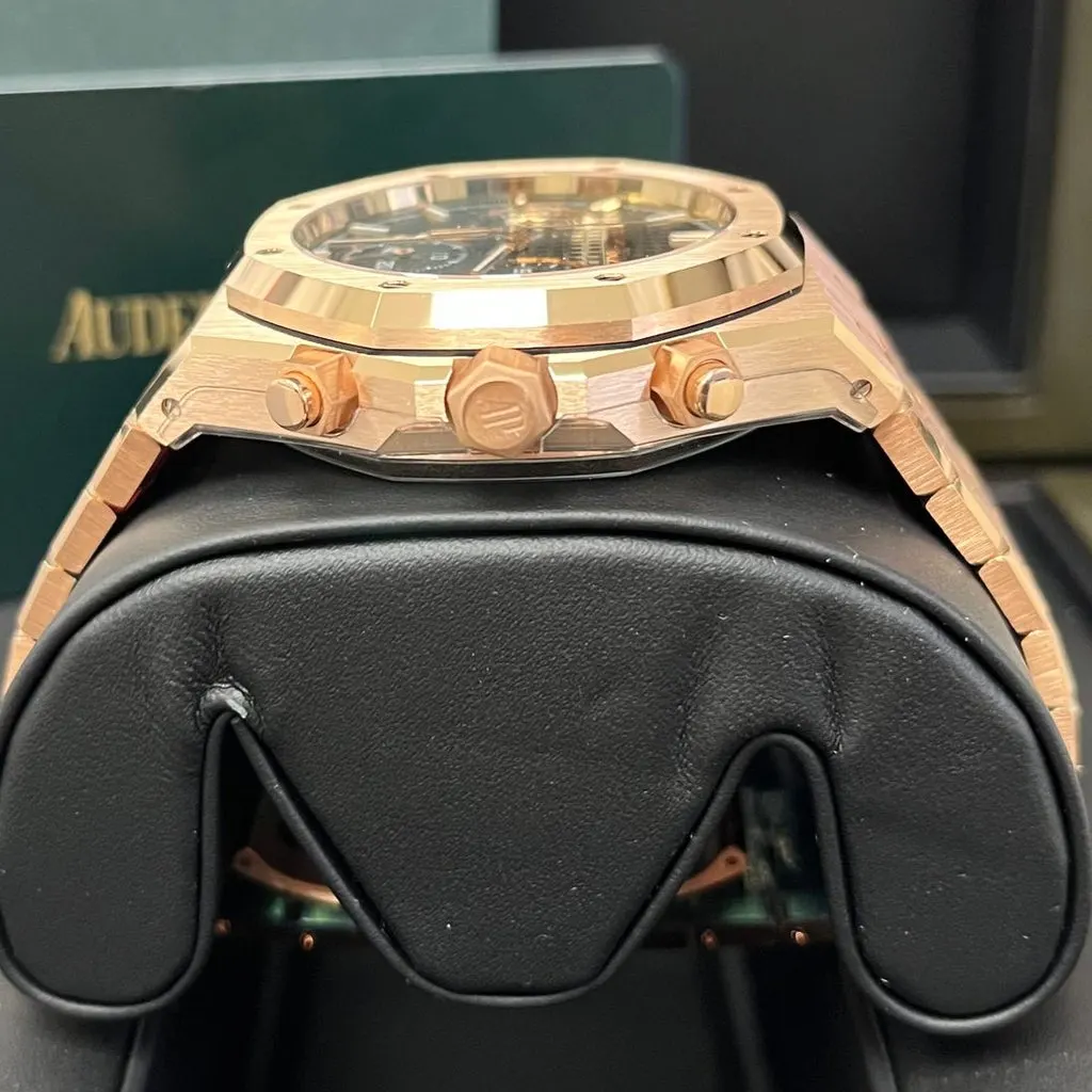 Audemars Piguet Royal Oak Chronograph 41mm Pink Never worn - Box View