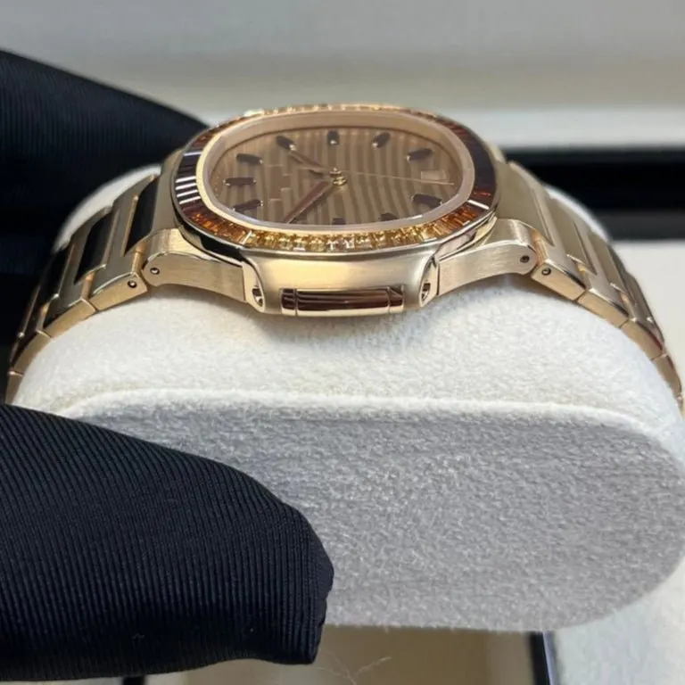 Patek Philippe Nautilus 40mm Pink Never worn - Inside View
