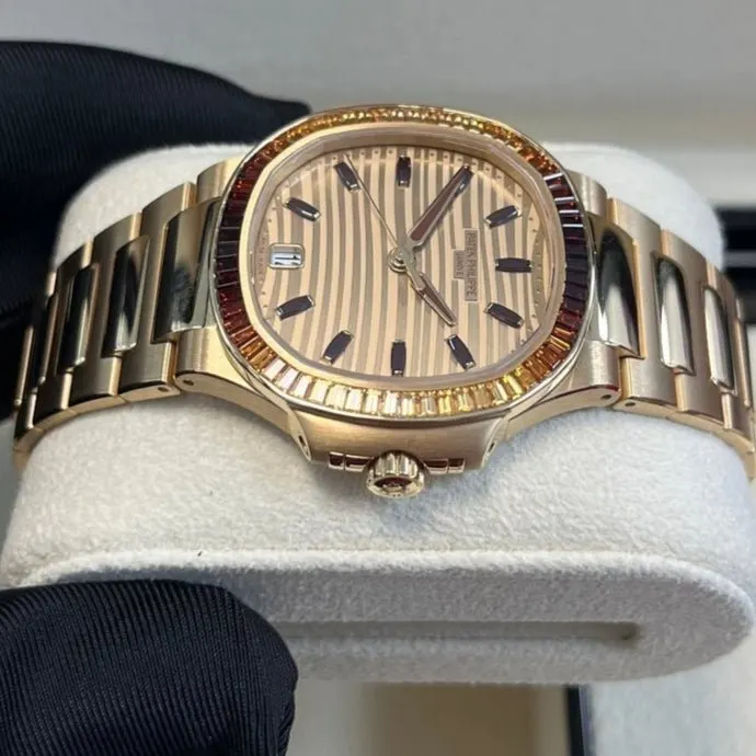 Patek Philippe Nautilus 40mm Pink Never worn - Box View