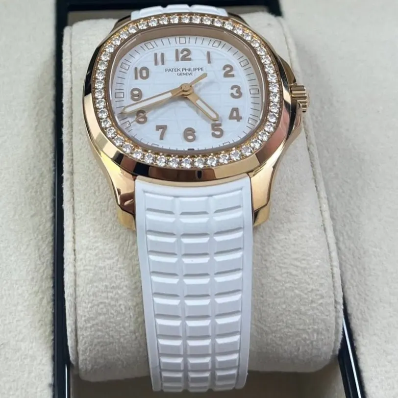Patek Philippe Aquanaut 39mm Pink Never worn - Back View