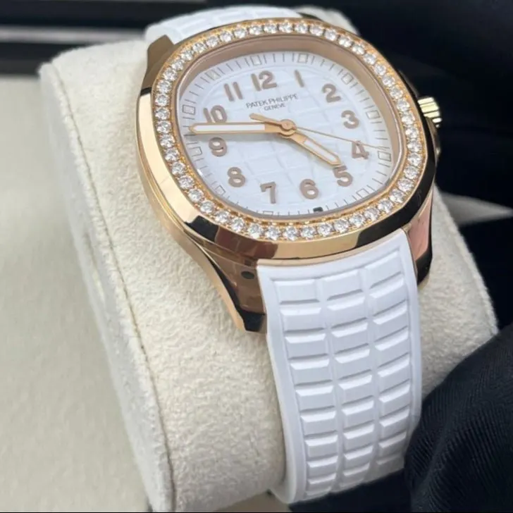 Patek Philippe Aquanaut 39mm Pink Never worn - Inside View