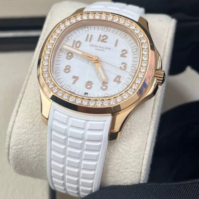 Patek Philippe Aquanaut 39mm Pink Never worn - Model View