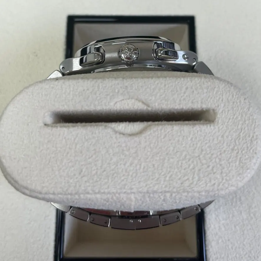 Patek Philippe Nautilus 40mm Blue Never worn - Inside View