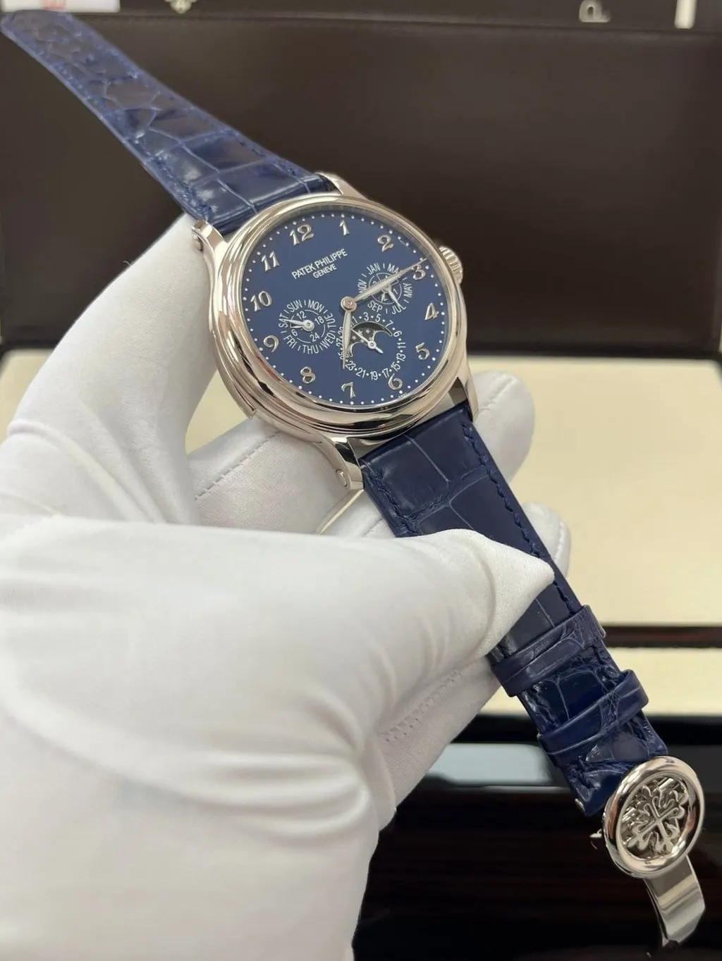 Patek Philippe Minute Repeater Perpetual Calendar Grande Complication White Gold Blue Dial 5374G-001 42mm Blue Never worn - Model View