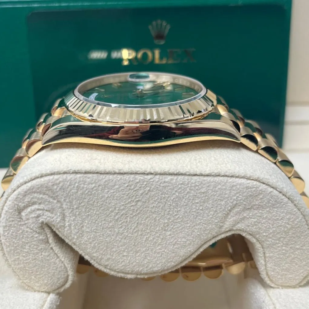 Rolex Day-Date 40 Green Never worn - Model View