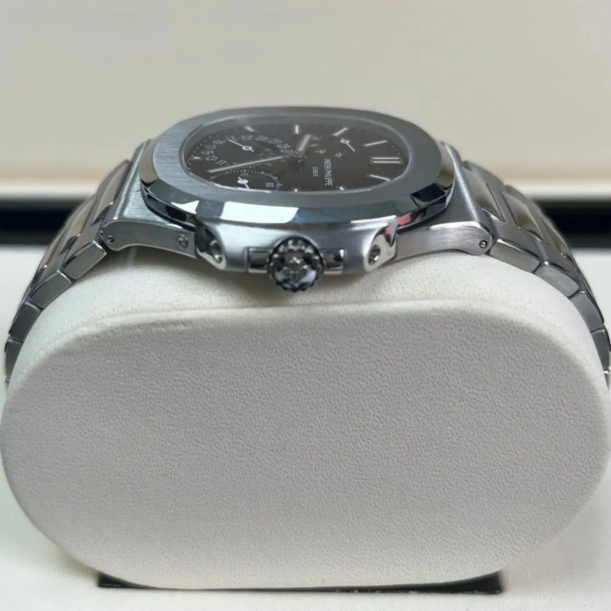 Patek Philippe Nautilus 40mm Blue Never worn - Model View