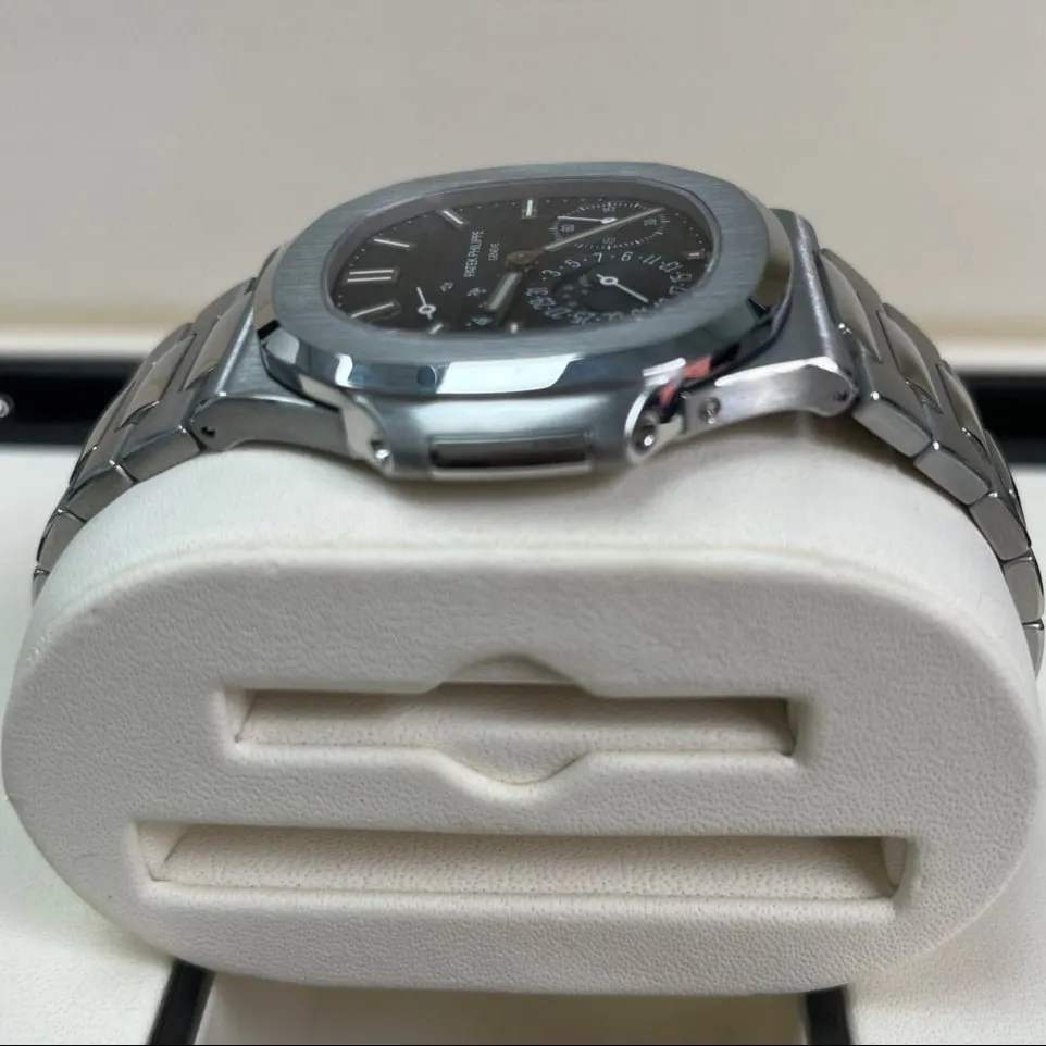 Patek Philippe Nautilus 40mm Blue Never worn - Box View