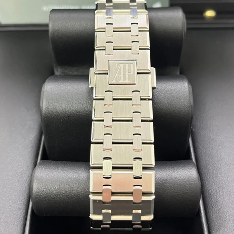 Audemars Piguet Royal Oak Selfwinding Chronograph 41mm Silver Never worn - Box View