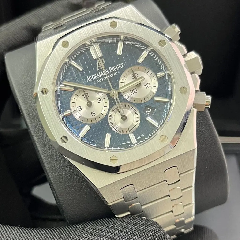 Audemars Piguet Royal Oak Selfwinding Chronograph 41mm Silver Never worn - Inside View