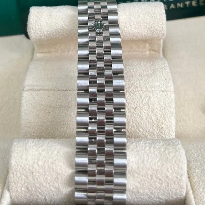 Rolex Datejust 31 Green Never worn - Inside View