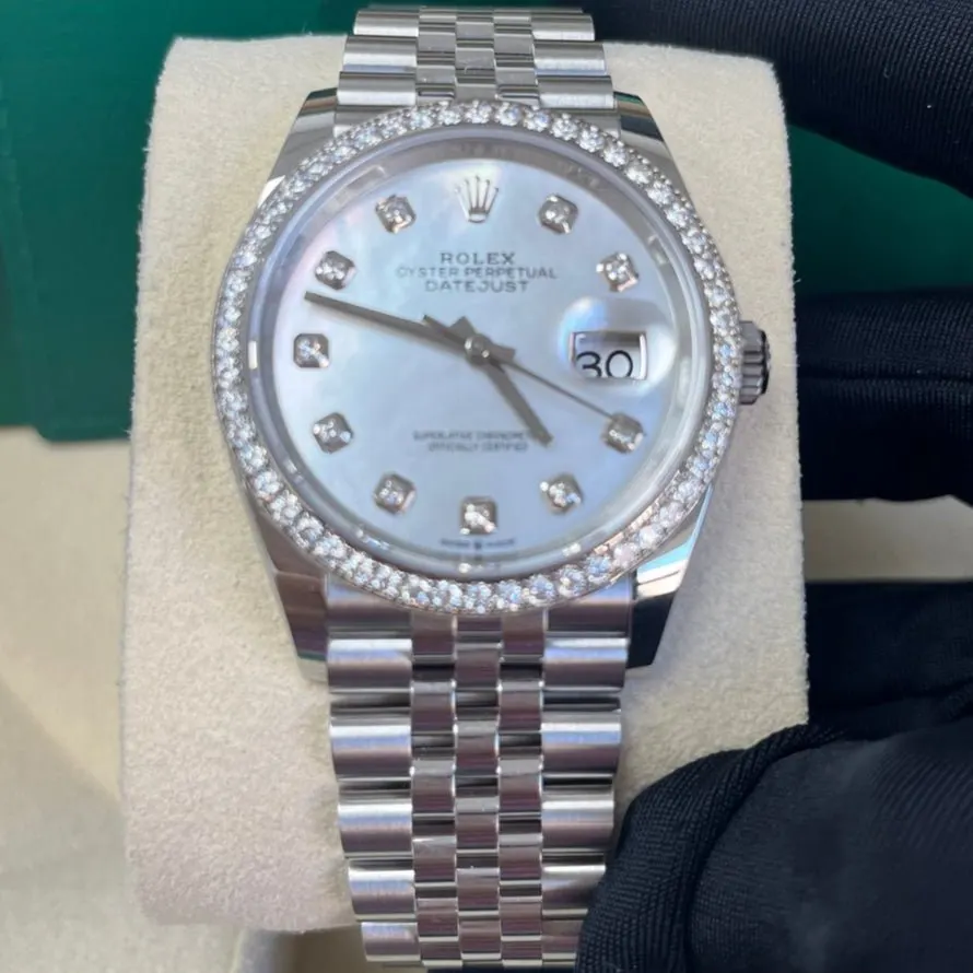 Rolex Datejust 36 Silver Never worn - Box View