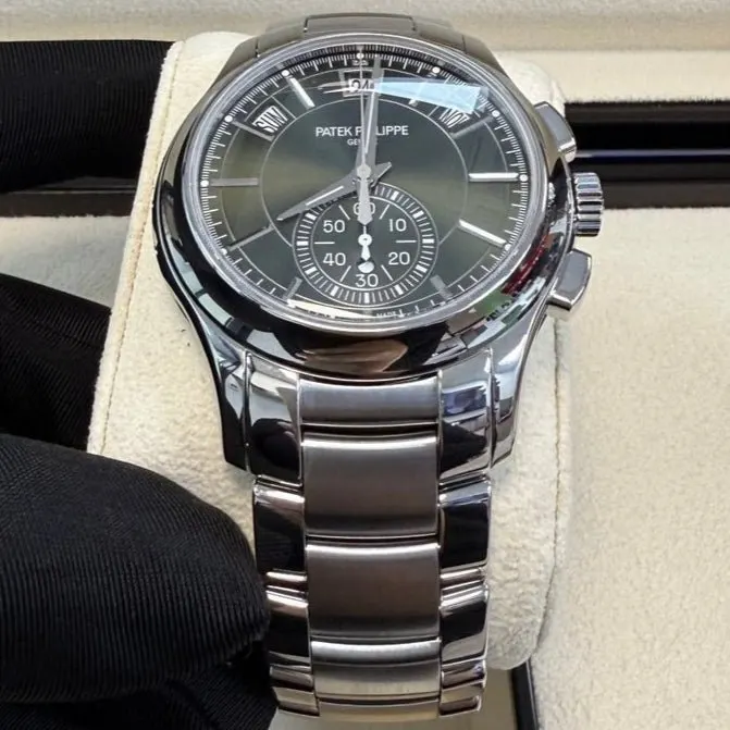 Patek Philippe Annual Calendar Complications Green Dial (Reference # 5905/1A-001) 42mm Green Never worn - Model View