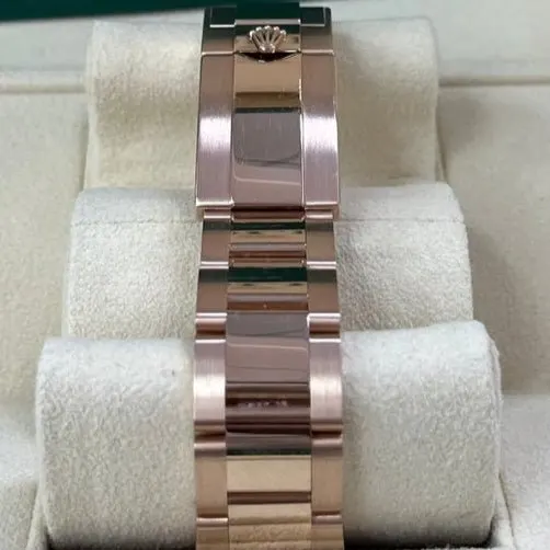 Rolex Cosmograph Everose Daytona Factory Diamond Rainbow Edition Ref# 116595RBOW) 40mm Pink Never worn - Box View