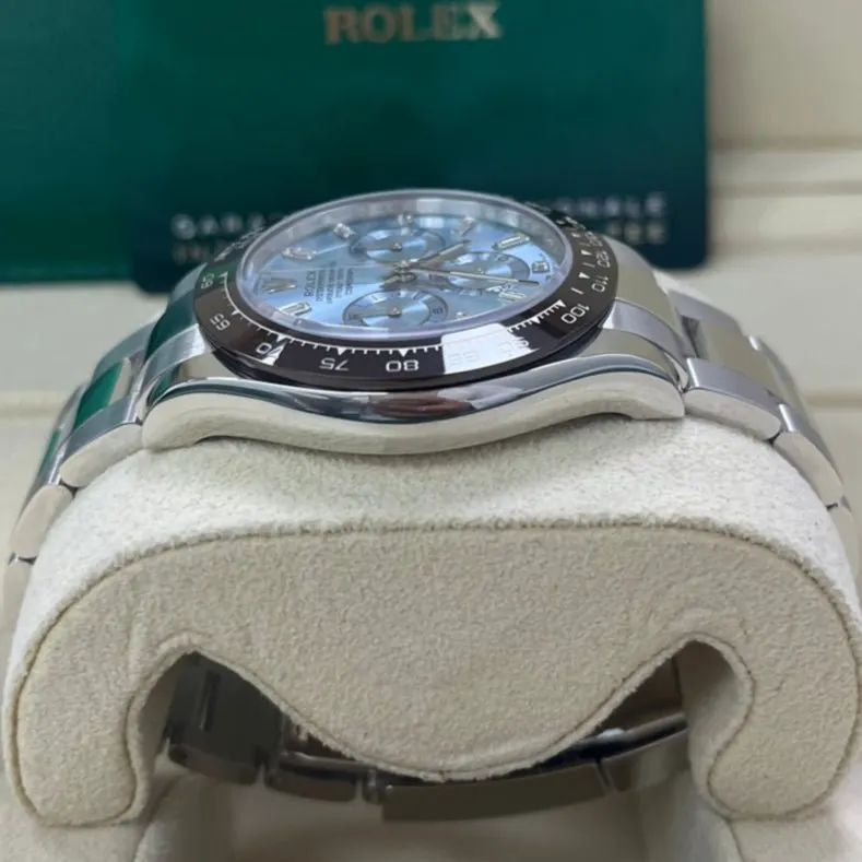 Rolex Daytona 40mm Blue Never worn - Model View