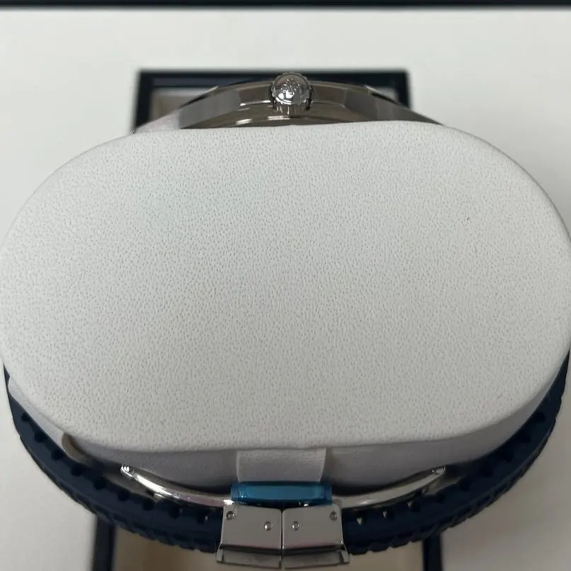 Patek Philippe Aquanaut 42mm Blue Never worn - Model View