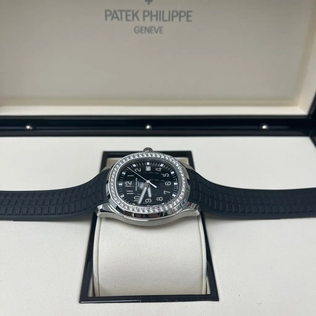 Patek Philippe Aquanaut 39mm Black Never worn - Model View