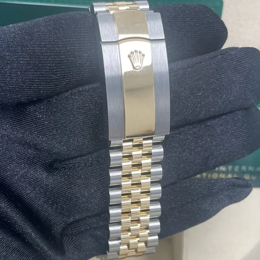 Rolex Sky-Dweller 42mm Gold Never worn - Inside View