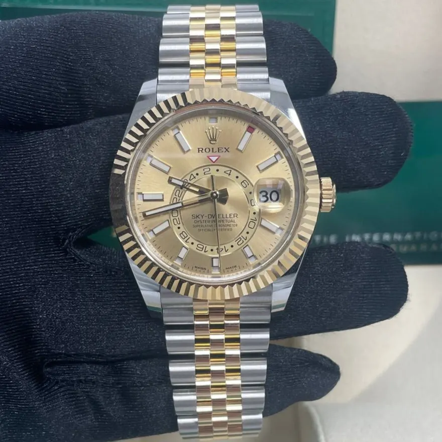 Rolex Sky-Dweller 42mm Gold Never worn - Model View