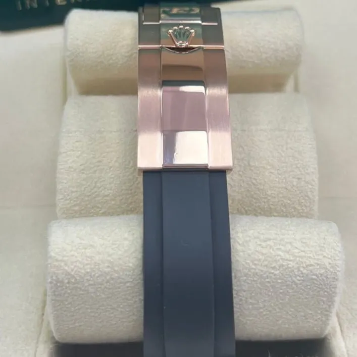 Rolex Yacht-Master 37mm Pink Never worn - Box View