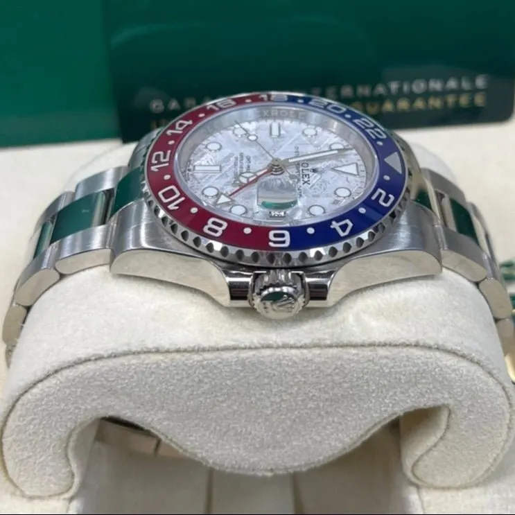 Rolex White Gold GMT-Master II 40 Watch - Blue and Red Pepsi Bezel - Meteorite Dial - Oyster Bracelet Blue Never worn - Inside View