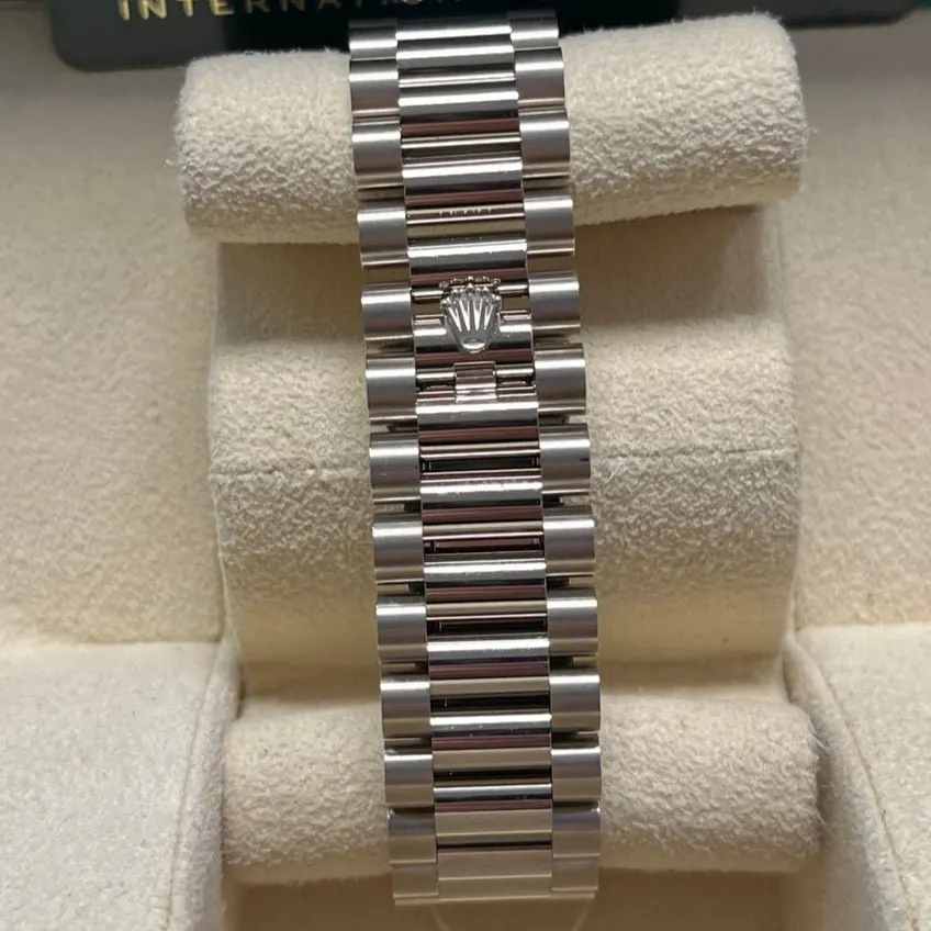 Rolex White Gold Day-Date 36 Watch - Fluted Bezel - Blue Ombre´ Diamond Dial - President Bracelet Silver Never worn - Box View