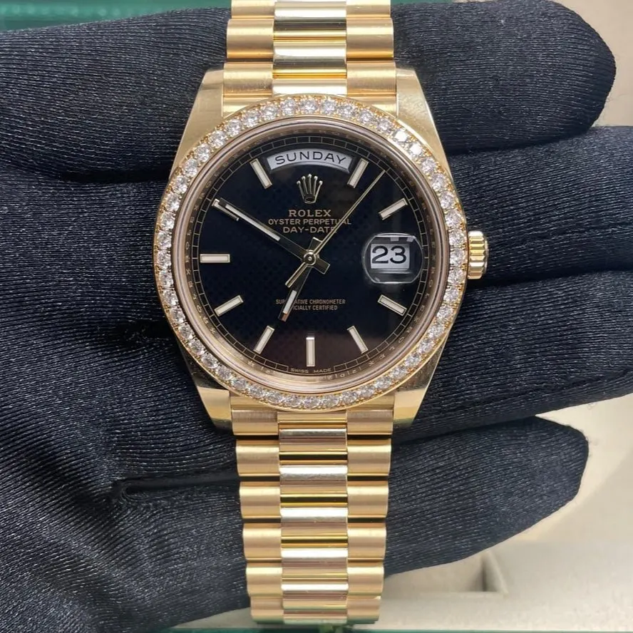 Rolex Day-Date 40 Silver Never worn - Model View