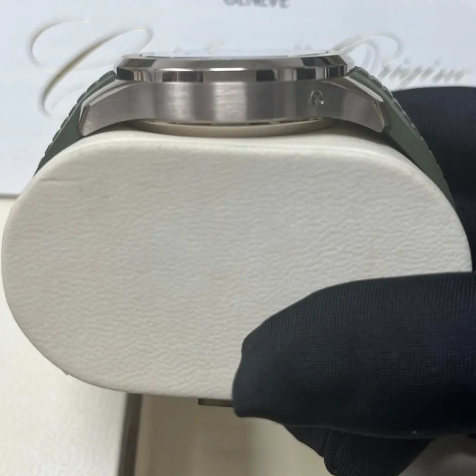 Patek Philippe Aquanaut 42mm Green Never worn - Box View