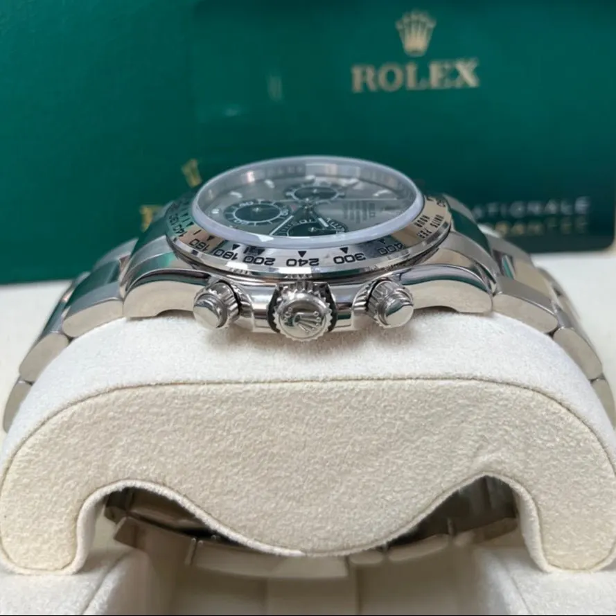 Rolex Daytona 40mm Black Never worn - Model View