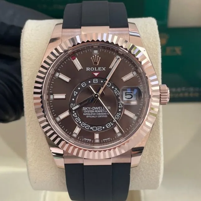 Rolex Sky-Dweller 42mm Pink Never worn - Inside View